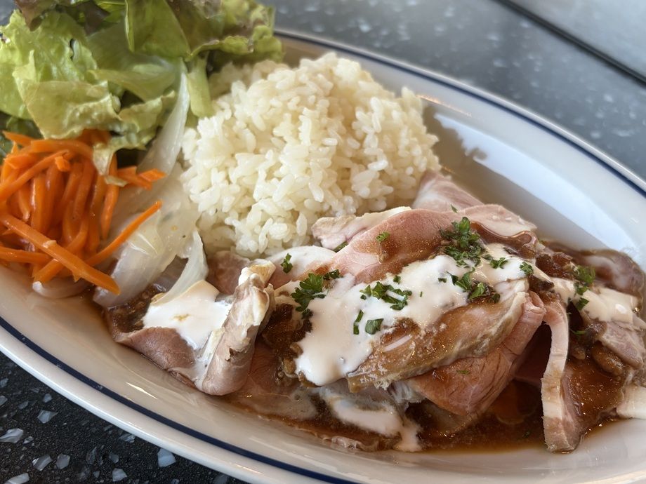 NEW  9・14スタート　ローストポークのシャリアピンとレホールクリームソース　ワンプレートランチ