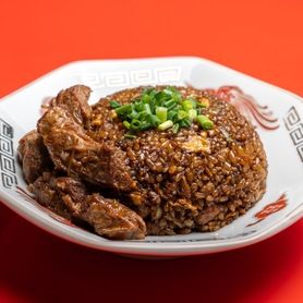 特製黒炒飯軟骨煮入り