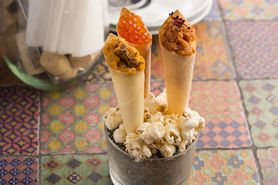 自家製のコノス [ウニ、ズワイガニ、イクラ］