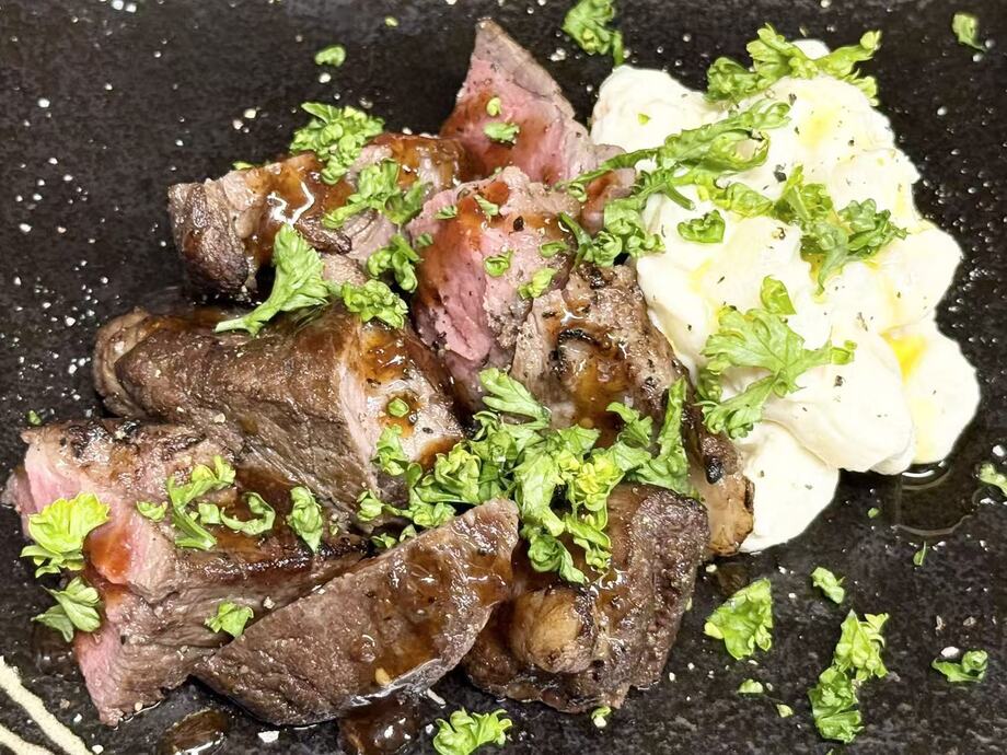 ガッツリ牛肉塊り焼き