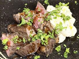 ガッツリ牛肉塊り焼き