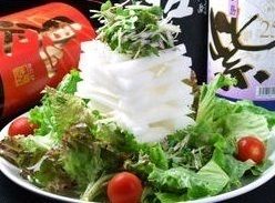 厚切り大根とカリカリベーコンのサラダ