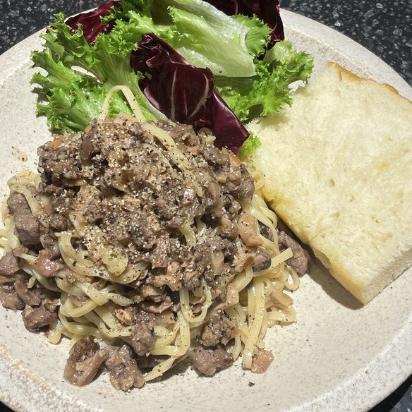 【自家製フォッカッチャ付❗️】和牛と天然きのこたっぷりのボロネーゼパスタ🍄