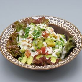 イスラエル風アボカドチョップドサラダ