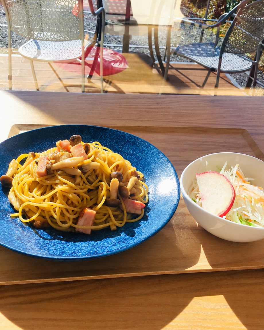 今月のパスタランチ　きのことベーコンのパスタ　(サラダ付き) 