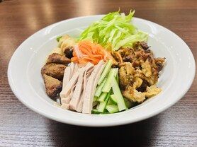 スペシャル焼肉のせ和え麺 Bún Thịt Nướng Đặc Biệt