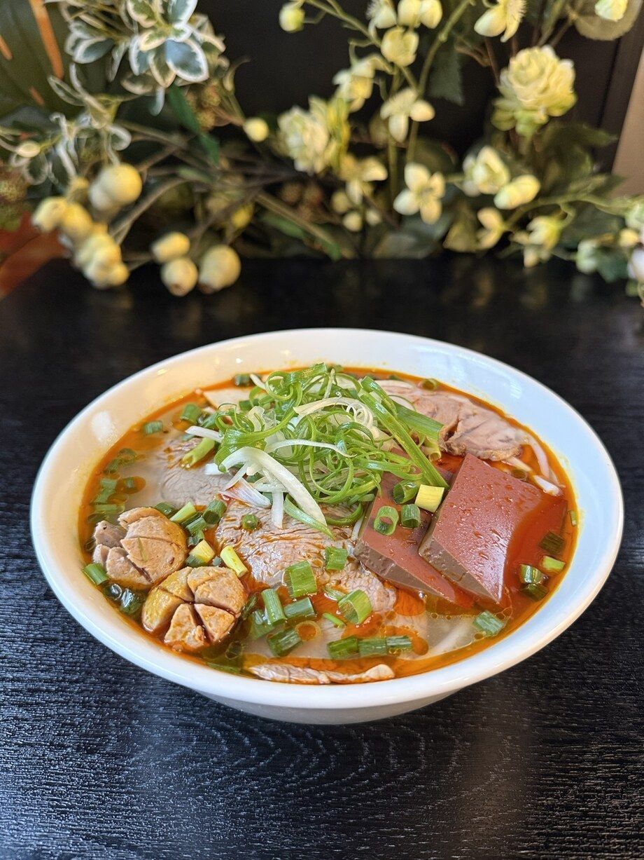 スペシャルブンボフエー Bún Bò Huế Đặc Biệt
