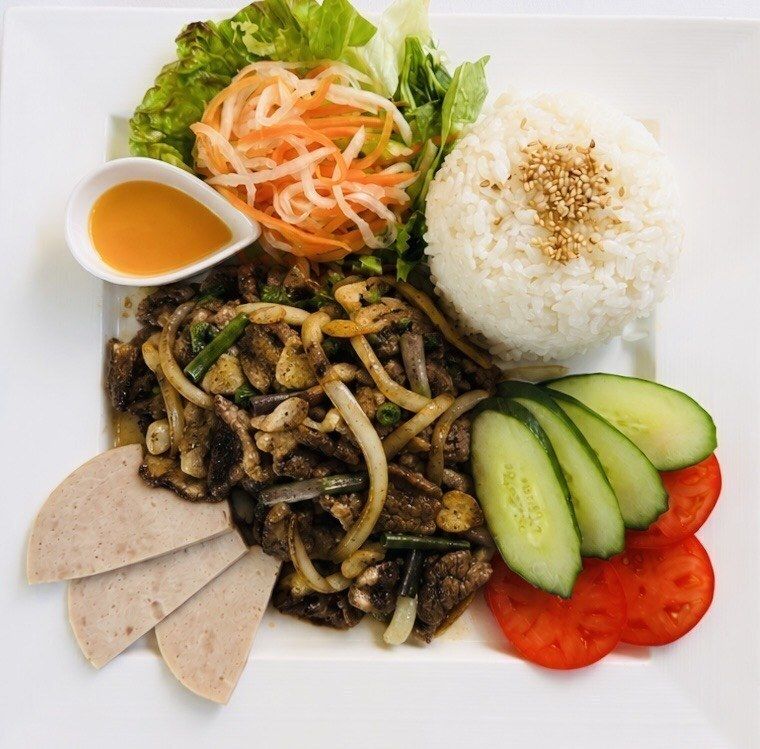 牛肉香味炒めライス Cơm thịt bò xào lăn