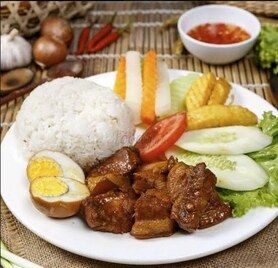 ベトナム風豚肉と煮卵ライス Cơm Thịt kho trứng