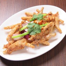 甘辛鶏もみじ Chân Gà Chiên Mắm