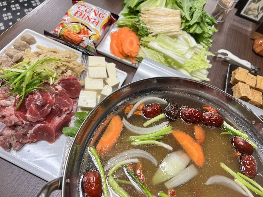 牛鍋 (注文から提供まで30分) Lẩu Bò