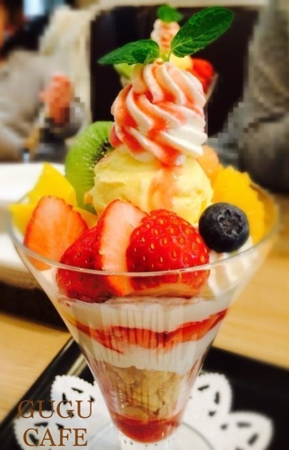 季節のフルーツパフェ