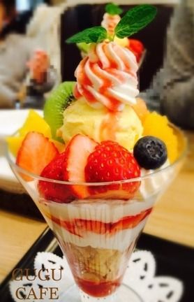 季節のフルーツパフェ