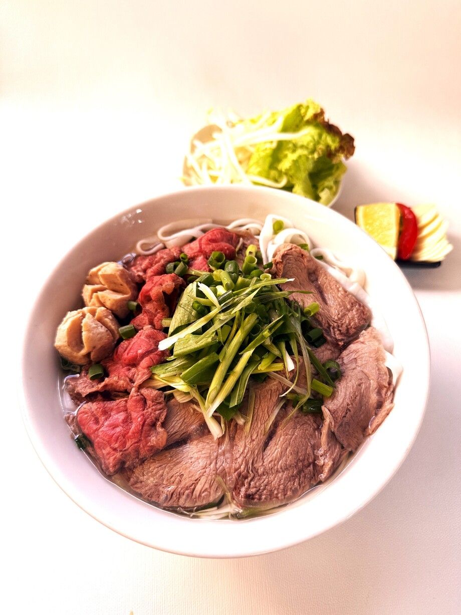 スペシャル　フォー ボ Phở Bò Đặc Biệt