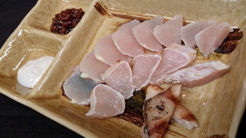 薩摩地鶏の刺身（560円）