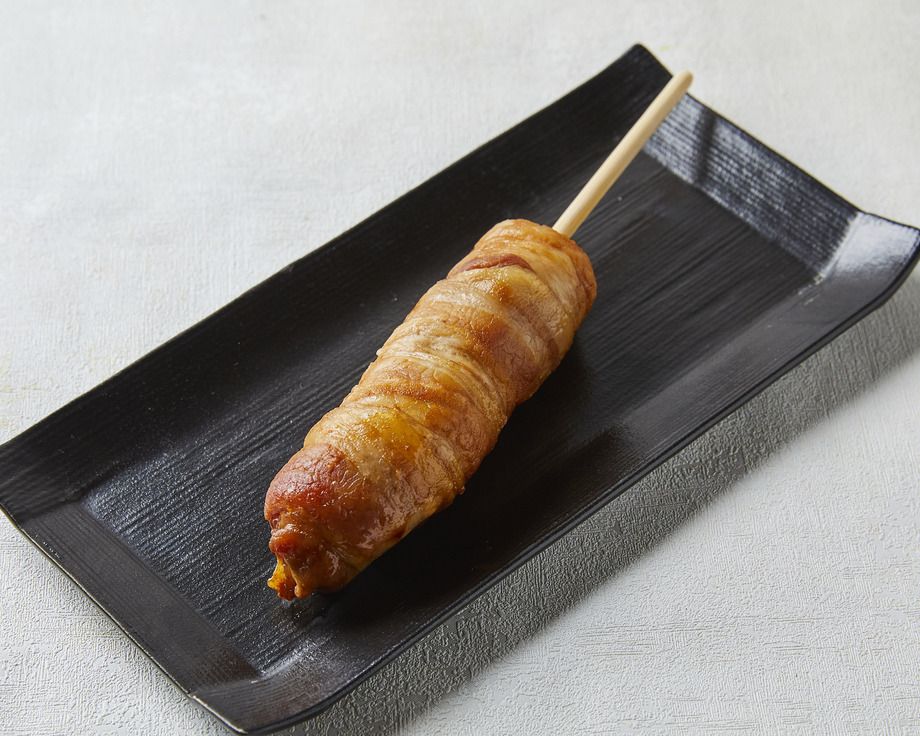肉巻きおにぎり(チーズ入り)（880）