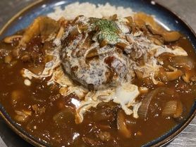 🉐自家製ジューシーハンバーグ乗せハヤシライス