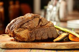 牛肩ロース肉の１パウンドステーキ