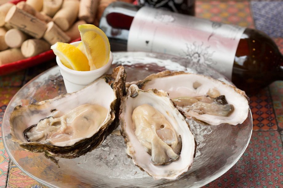 ・生カキ（産地は北海道）