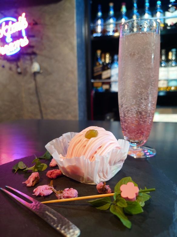 桜尽くしセット🌸桜モンブランに桜ジュレを使ったカクテルです✨