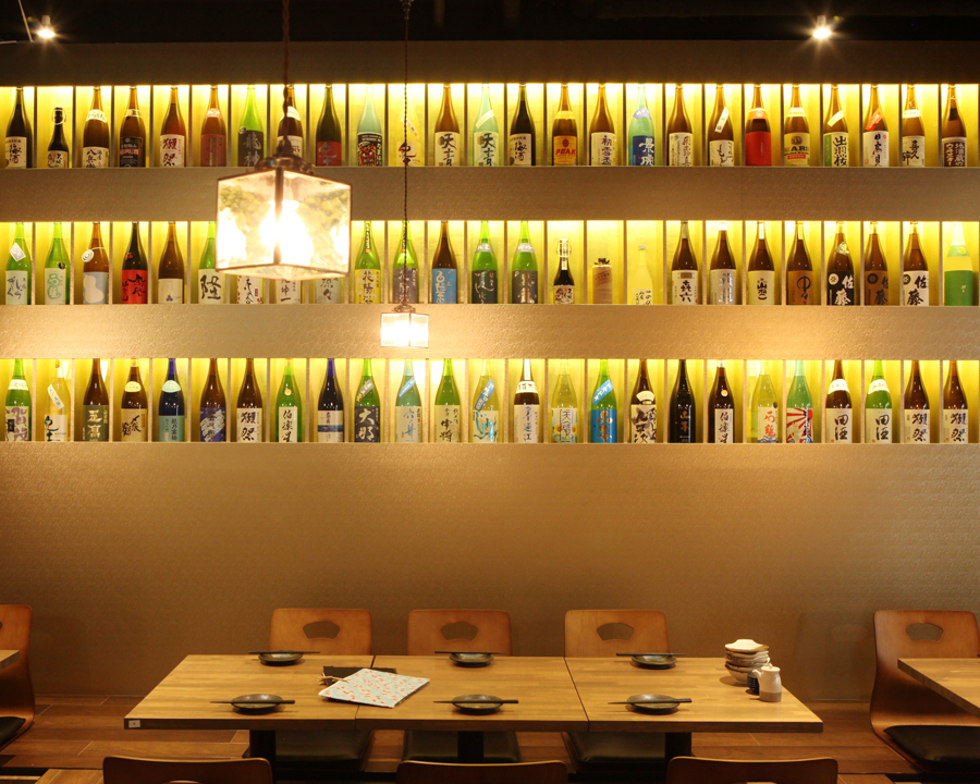 地下だけど入ったら雰囲気良くて料理人がしっかり食事を作ってお酒も