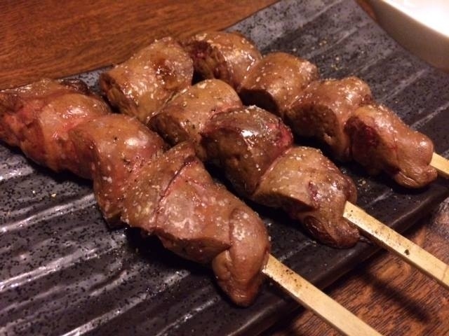 【銀座駅周辺】レトロな店内でジューシーなカシラをいただけちゃう!?もつ焼き店3選