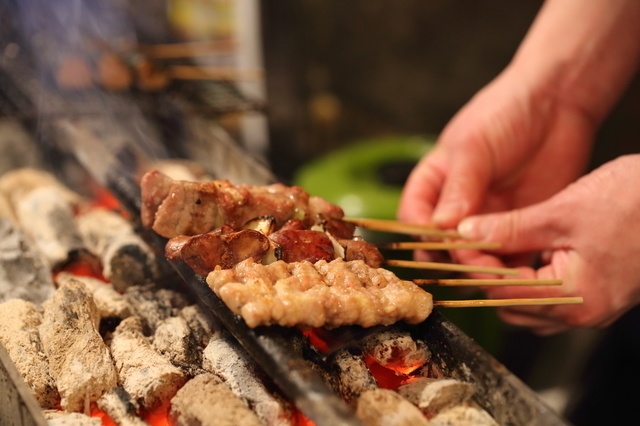 知る人ぞ知る隠れた名店も！新橋で「もつ焼き」を食べられるお店5選