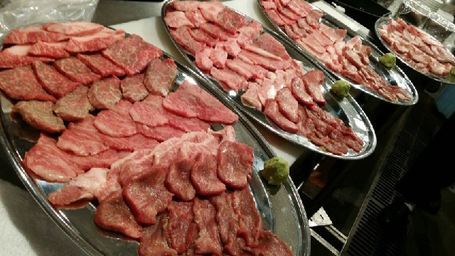 ダイゴインターナショナル・尹氏と吉祥寺・肉山の光山氏がタッグを組んだ貸し切り専用焼肉店「肉と日本酒」が4月4日、谷中にリニューアルオープン