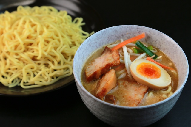 数種類の野菜を煮込む濃厚スープに唐揚げが乗ったガッツリ系まで！飯田橋でつけ麺が味わえるお店5選