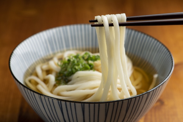 【神保町】うどん通の喉を唸らす名店『丸香』や、打ちたてのうどん『直白』など6店を紹介！