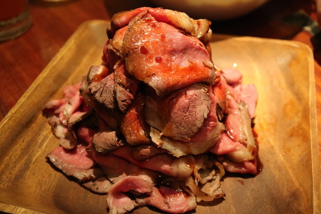 人気すぎて期間延長！【999円ローストビーフ食べ放題・11月6日まで】ロービーマウンテンもつくれちゃう！ローストビーフ以外もペロリとペコリで