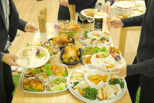 社内イベントや納会に最適！ファインダインのデリバリーを使ってみたら社員一同かなり大満足だった！