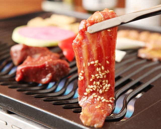 「気まぐれバル恵比寿 Whim」の馬肉焼肉が話題。隠れ家バーが馬肉×ワインのダイニングにリニューアル