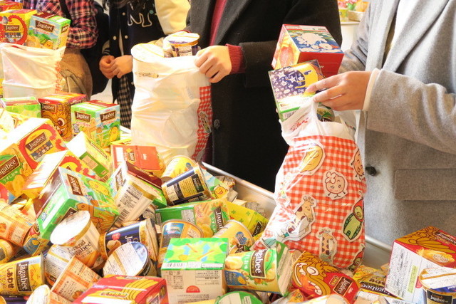 カルビー“じゃがビー”発売10周年記念「詰め放題10円」企画開催