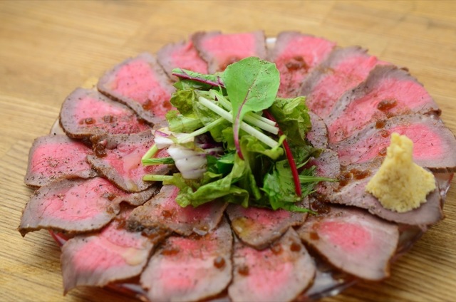 【3/6限定】ビールが何杯でも36円！熟成ローストビーフ掴み取りが360円『バルザル』