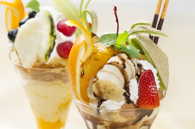 【大阪】全長70cm超も！完食できたら甘党認定のデカ盛りパフェ5選