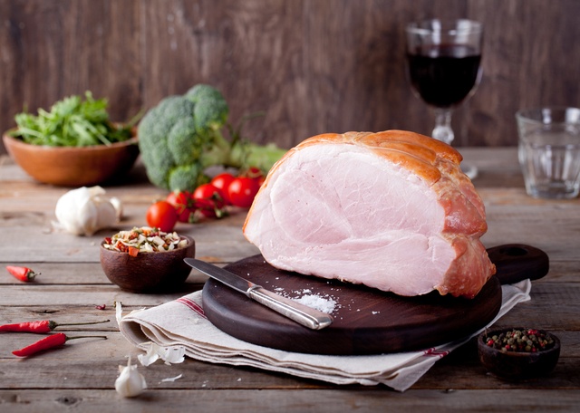 【期間限定】唐揚げに、ワイン、メカジキまで!?個性的な店が秋葉原の高架下『商場』に登場