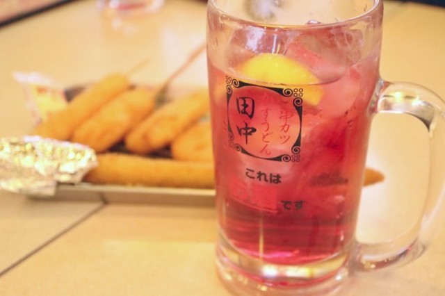甘さすっきりシュワっと爽快！リニューアルした「赤玉パンチ」は『串カツ田中』の豚串と相性抜群！