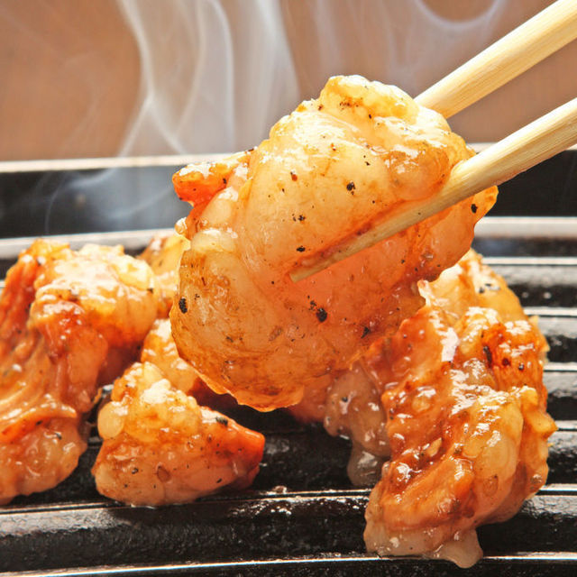 プリプリ食感が堪らない!博多のご当地グルメをまるごと堪能!『博多もつ鍋と炭火ホルモン焼き 黄金屋』