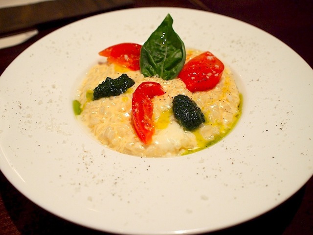 都会の中に現れた別荘レストラン「Foresta」　真空低温調理のメインともち麦のリゾットが売り