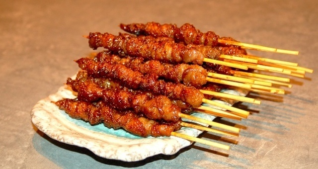 【福岡＆東京】焼きあがるまで6日間!?脂が落ちてカリカリな「鳥皮ぐるぐる巻」が楽しめるお店5選！