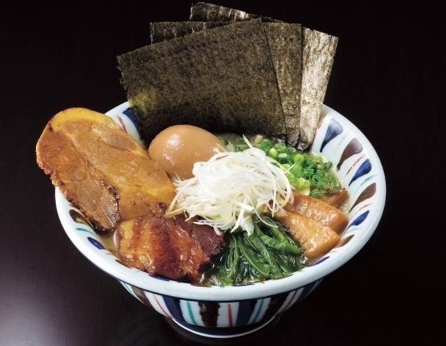 200gのローストビーフを使った限定麺が登場!『とんこつらーめん 七志』