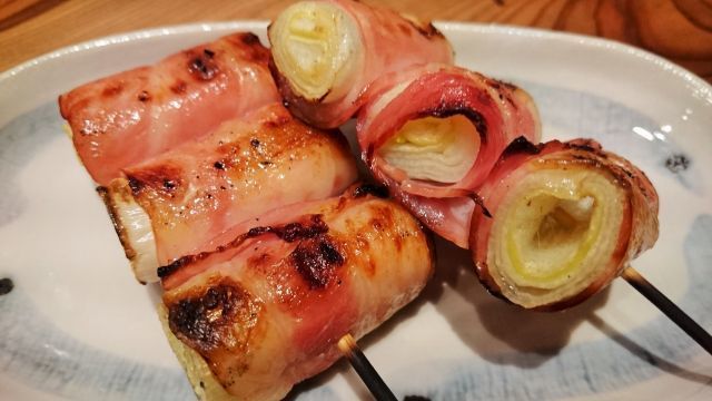 野菜串巻き×もつ鍋×餃子で地域に愛される店を目指す 朝霞に誕生した大衆酒場「弥次郎兵衛（やじろべゑ）」