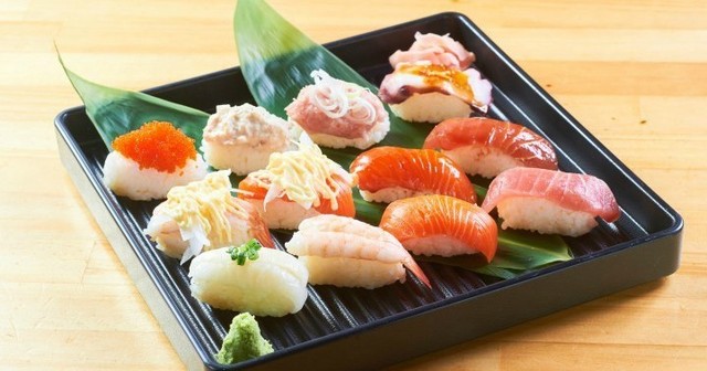 唐揚げを超える新企画！12種の寿司盛り合わせが”777円”で食べ放題「ニギルウォー」を開催！『いざくる』