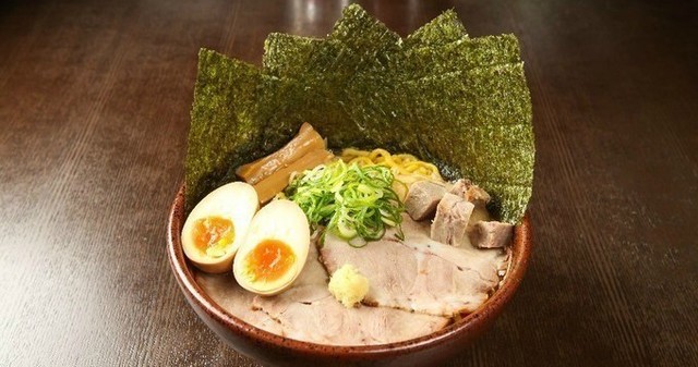 【渋谷】『真武咲弥』名物「炙り味噌ラーメン」にアレンジを加えた変わり種ラーメンが気になる!