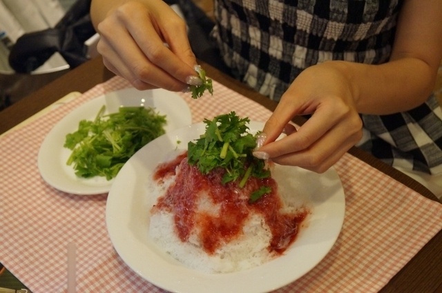 【8/1から期間限定！】パクチスト急げ！『デニーズ』全店で通常5倍の「山パク」登場！