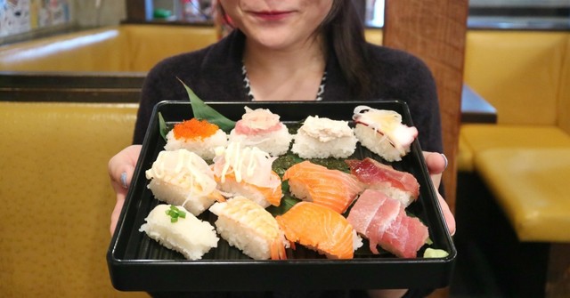 777円で寿司食べ放題を最速レポート！マグロやサーモンまで全12種が楽しめるイベント開催！『いざくる』