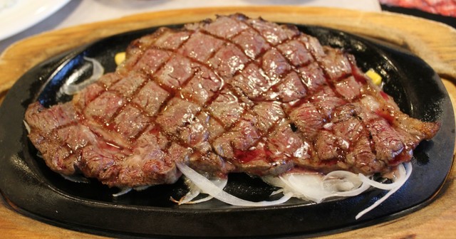 【あの本気の挑戦が再び！】『フォルクス』ステーキ100分食べ放題に筋肉男子が参戦！果たして何枚食べられた？