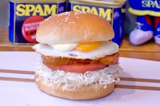 売上3倍！ブームの兆し!?『フレッシュネスバーガー』で生き残りほぼ確定の「スパムバーガー」感謝祭開催！