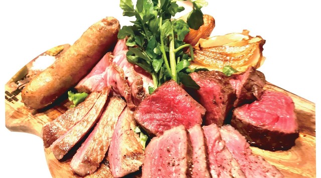 【武蔵小杉】こだわりの熟成肉盛り合わせは食べごたえも抜群！『ビストロランタン』で味わう本格ビストロ